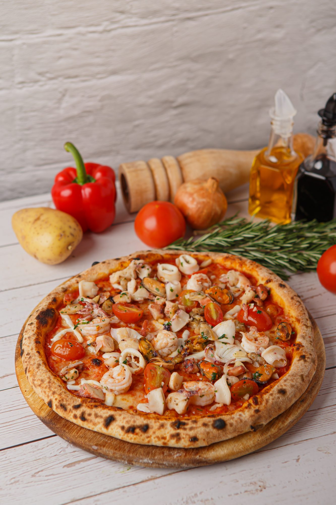What Do Italians Drink with Pizza? Beverage Pairings, What Do Italians Drink with Pizza? Beverage Pairings